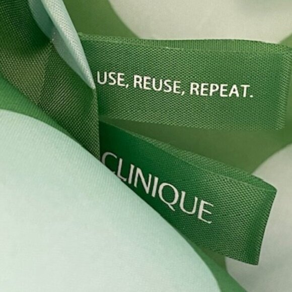 CLINIQUE X KATE SPADE Limited Edition Green Polka Dot Tote - Picture 8 of 16